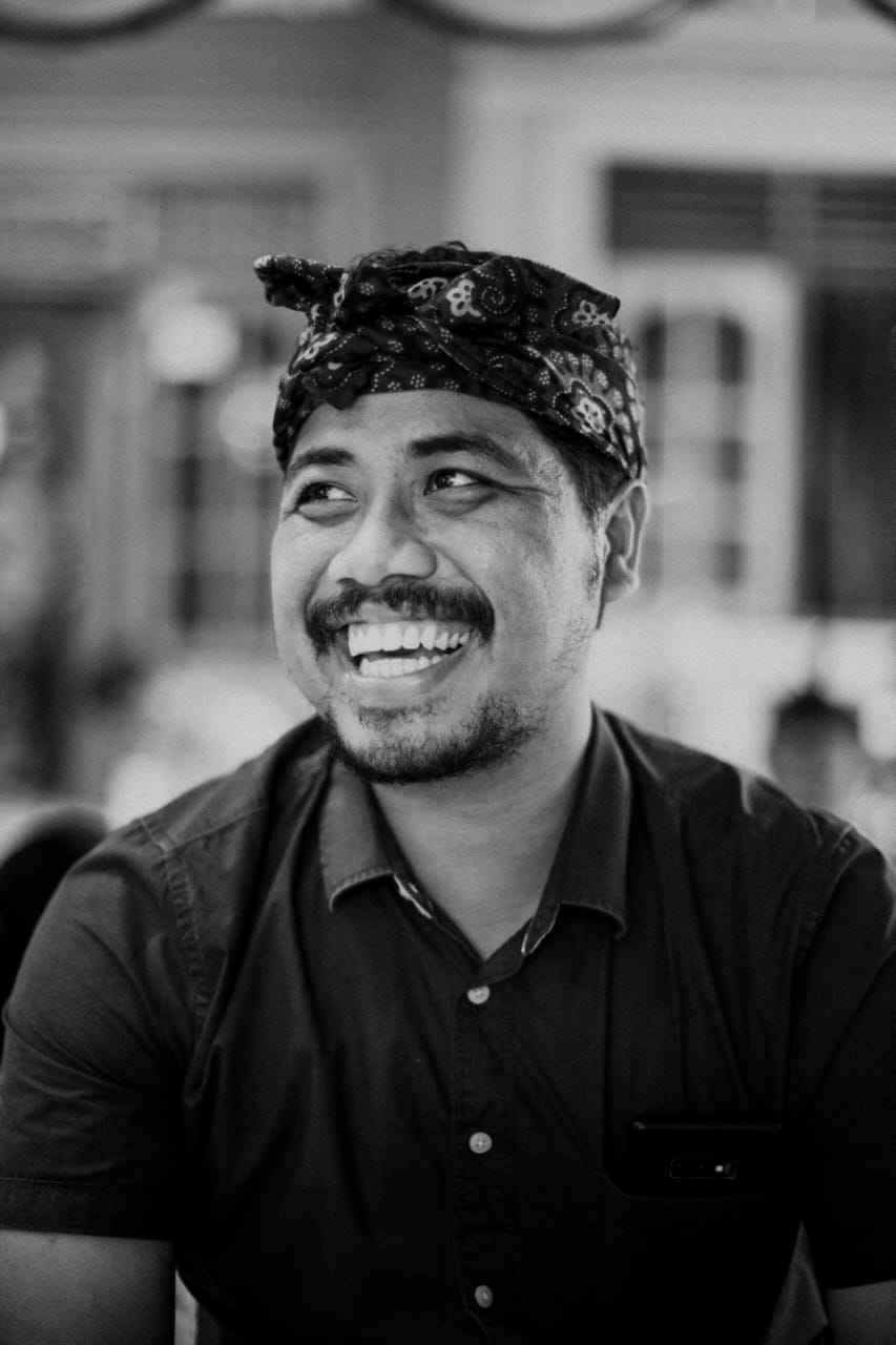 Sidemen Tour and Trekking Professional guide